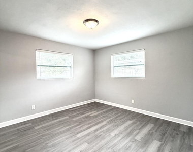 2460 Stein Street - Photo Thumbnail 11