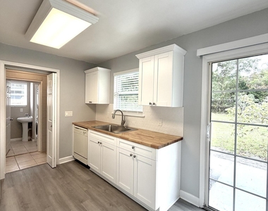 2460 Stein Street - Photo Thumbnail 7