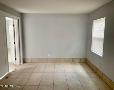 8009 Arble Drive - Photo Thumbnail 10