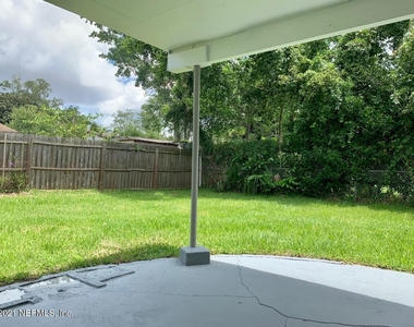 8009 Arble Drive - Photo Thumbnail 11