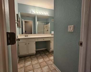 13810 Sutton Park Drive - Photo Thumbnail 8