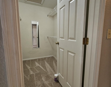 13810 Sutton Park Drive - Photo Thumbnail 7
