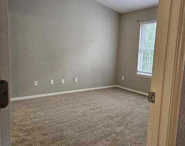 13810 Sutton Park Drive - Photo Thumbnail 11