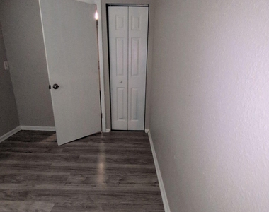 3323 Thomas Street - Photo Thumbnail 11
