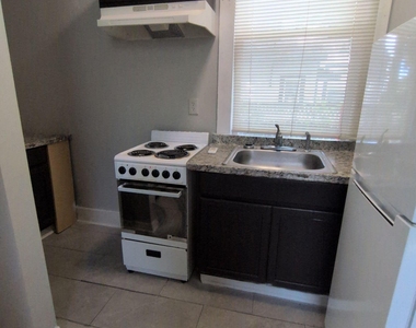 417 N Liberty Street - Photo Thumbnail 3