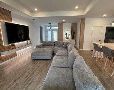 2105 Featheredge Way - Photo Thumbnail 5