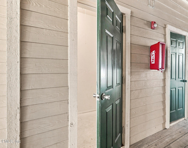 211 Colima Court - Photo Thumbnail 31