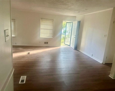 2959 Reynolds Drive - Photo Thumbnail 1