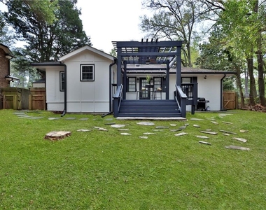 3352 Mathieson Drive Ne - Photo Thumbnail 3