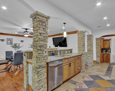 4081 Ashford Dunwoody Road Ne - Photo Thumbnail 10