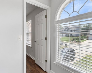 317 Shasta Lane - Photo Thumbnail 29