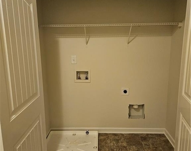 649 Oakside Place - Photo Thumbnail 14