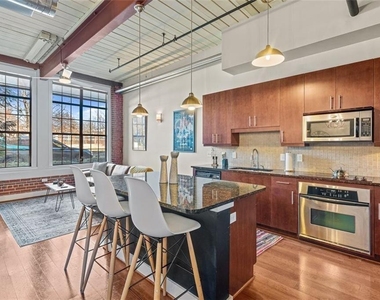 1261 Caroline Street Ne - Photo Thumbnail 2