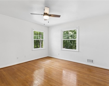 800 Glenairy Drive - Photo Thumbnail 16
