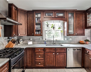 800 Glenairy Drive - Photo Thumbnail 1