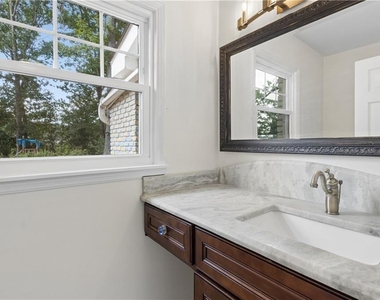 800 Glenairy Drive - Photo Thumbnail 5