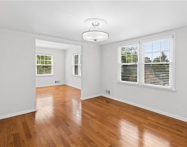 800 Glenairy Drive - Photo Thumbnail 10