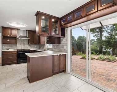 800 Glenairy Drive - Photo Thumbnail 4