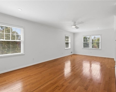 800 Glenairy Drive - Photo Thumbnail 7