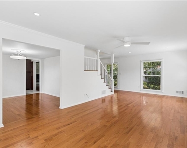 800 Glenairy Drive - Photo Thumbnail 8