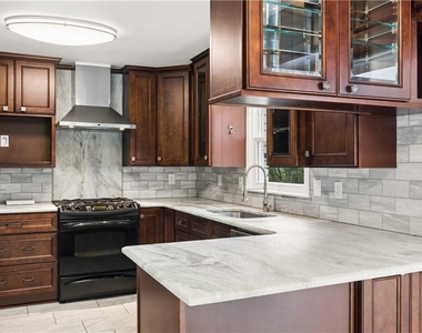 800 Glenairy Drive - Photo Thumbnail 3