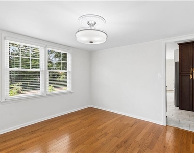 800 Glenairy Drive - Photo Thumbnail 9