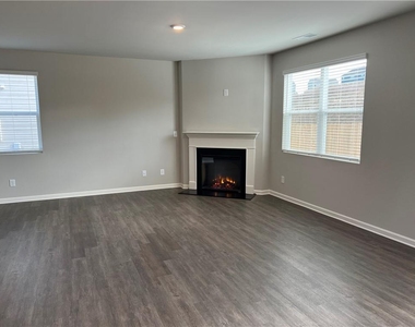 6624 Bluffview Drive - Photo Thumbnail 3