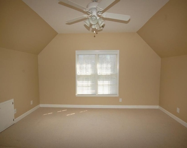 105 View Hill Court - Photo Thumbnail 12