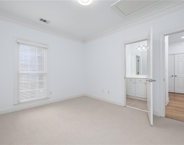 5468 Wentworth Street - Photo Thumbnail 7
