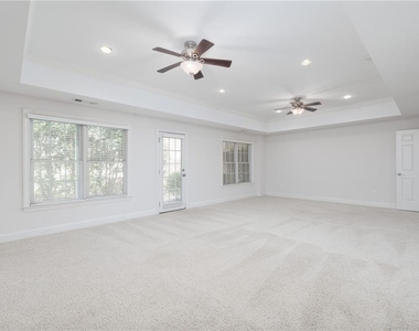 5468 Wentworth Street - Photo Thumbnail 8