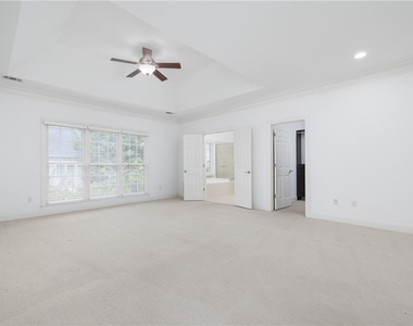 5468 Wentworth Street - Photo Thumbnail 4