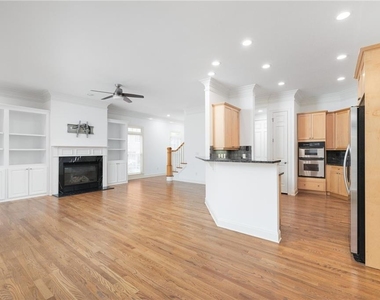 5468 Wentworth Street - Photo Thumbnail 2