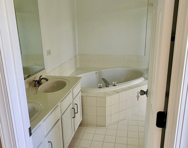 1904 Cobblestone Drive - Photo Thumbnail 22