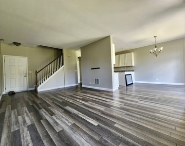 1904 Cobblestone Drive - Photo Thumbnail 9