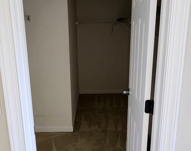 1904 Cobblestone Drive - Photo Thumbnail 18