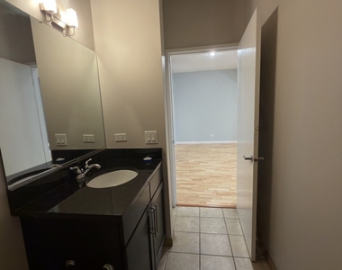 2240 W Madison Street - Photo Thumbnail 10