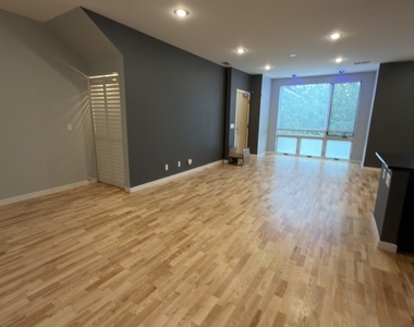 2240 W Madison Street - Photo Thumbnail 3