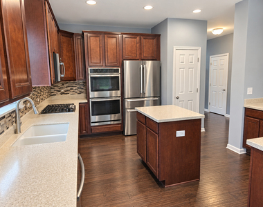 643 Seneca Street - Photo Thumbnail 9