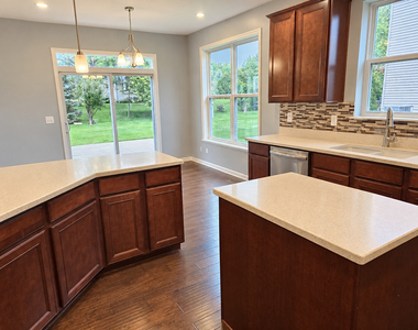 643 Seneca Street - Photo Thumbnail 7
