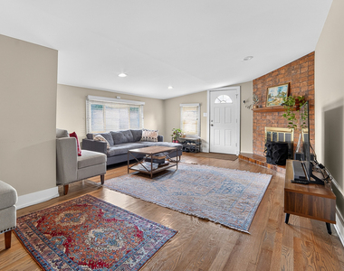 4615 Larch Avenue - Photo Thumbnail 6
