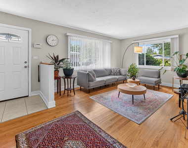 4615 Larch Avenue - Photo Thumbnail 2
