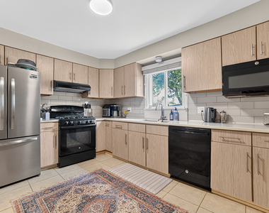 4615 Larch Avenue - Photo Thumbnail 5
