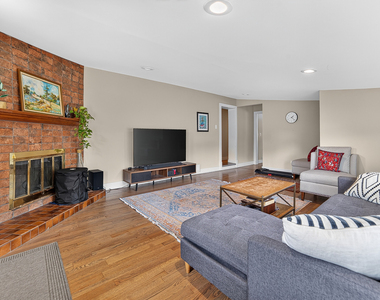 4615 Larch Avenue - Photo Thumbnail 7