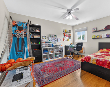 4615 Larch Avenue - Photo Thumbnail 12