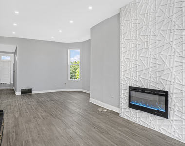 3227 W Beach Avenue - Photo Thumbnail 1