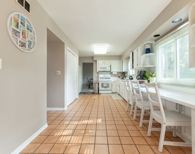 520 Highland Grove Drive - Photo Thumbnail 5