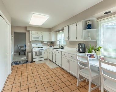 520 Highland Grove Drive - Photo Thumbnail 6
