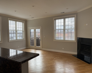 2338 W Morse Avenue - Photo Thumbnail 15