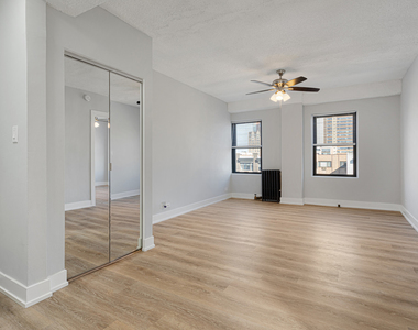 6026 N Winthrop Avenue - Photo Thumbnail 1