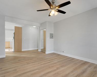 6026 N Winthrop Avenue - Photo Thumbnail 3